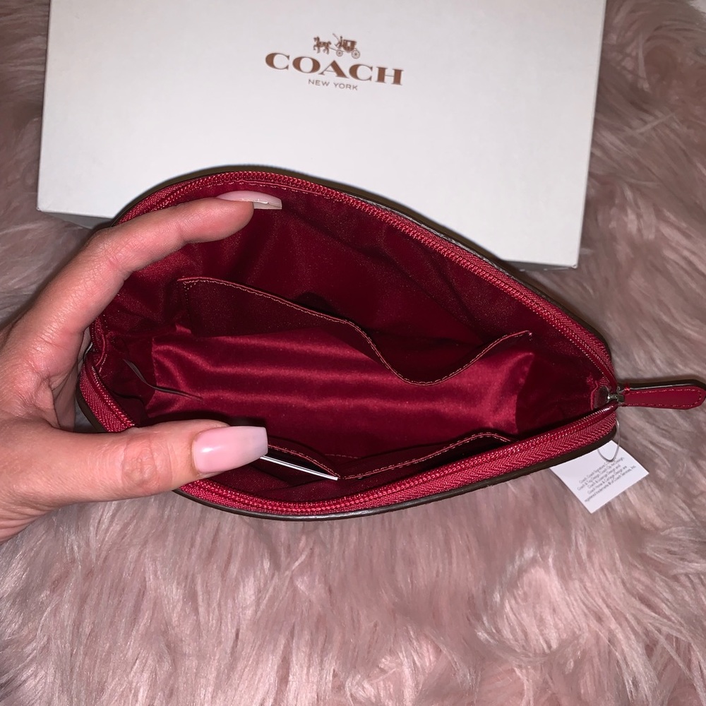 Coach saffiano leather makeup pouch - Picture 2 of 4